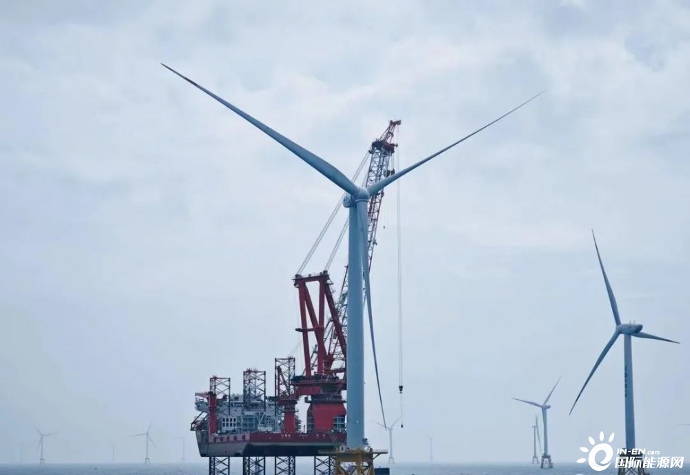 三峡能源福建平潭外海项目13MW海上风电机组圆满完成吊装